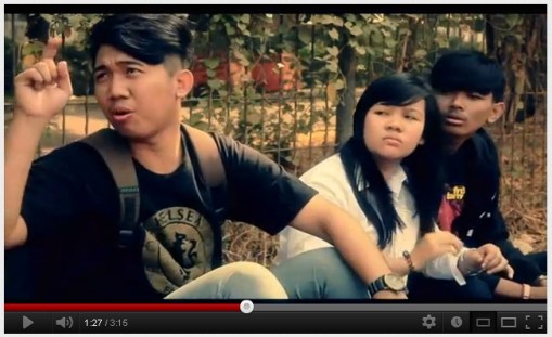 gadis_kotak_kotak_06