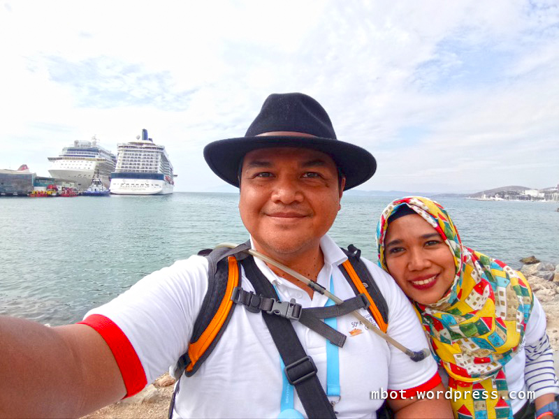 background kapal di kusadasi