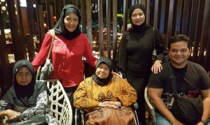 ibu dan keempat anaknya