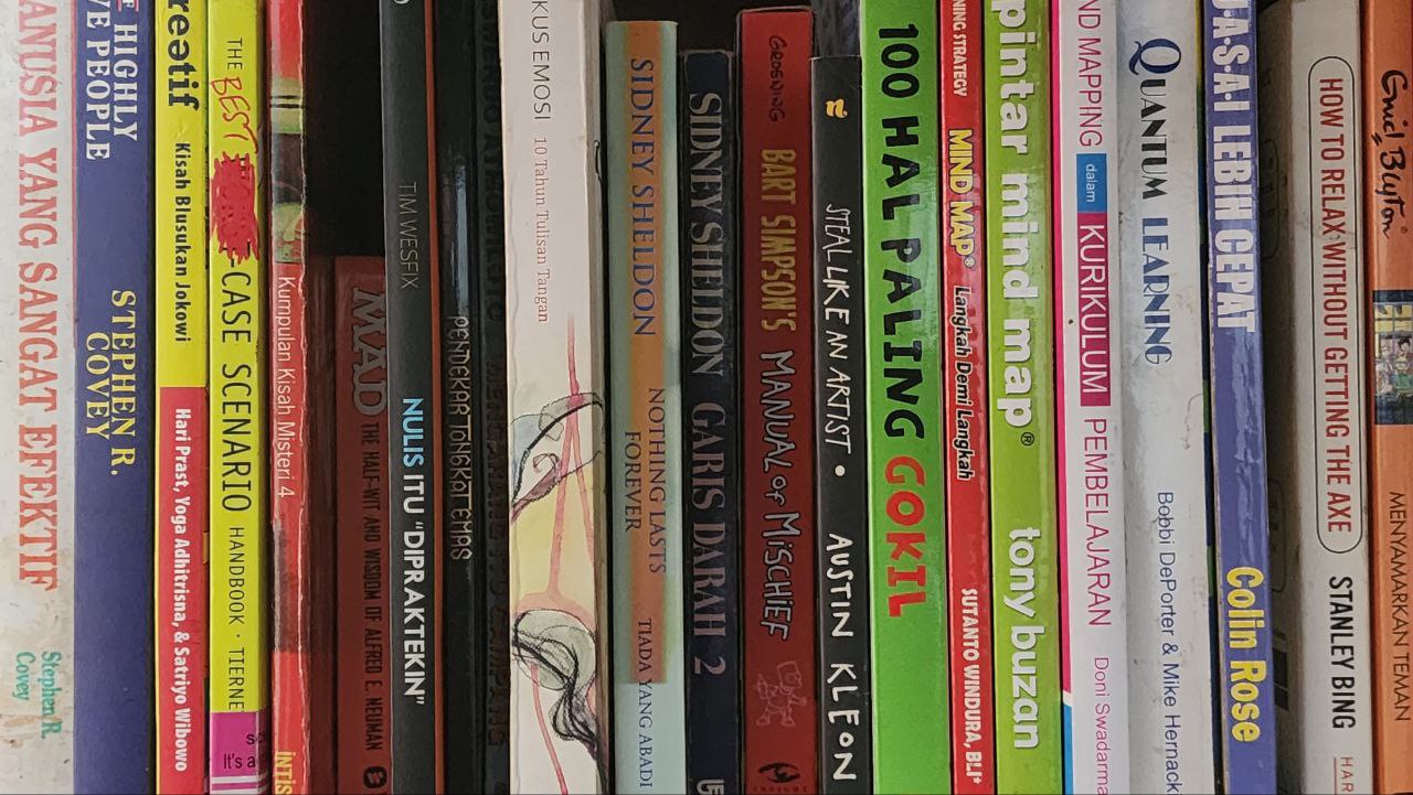 koleksi buku Agung si mbot Nugroho di rumah